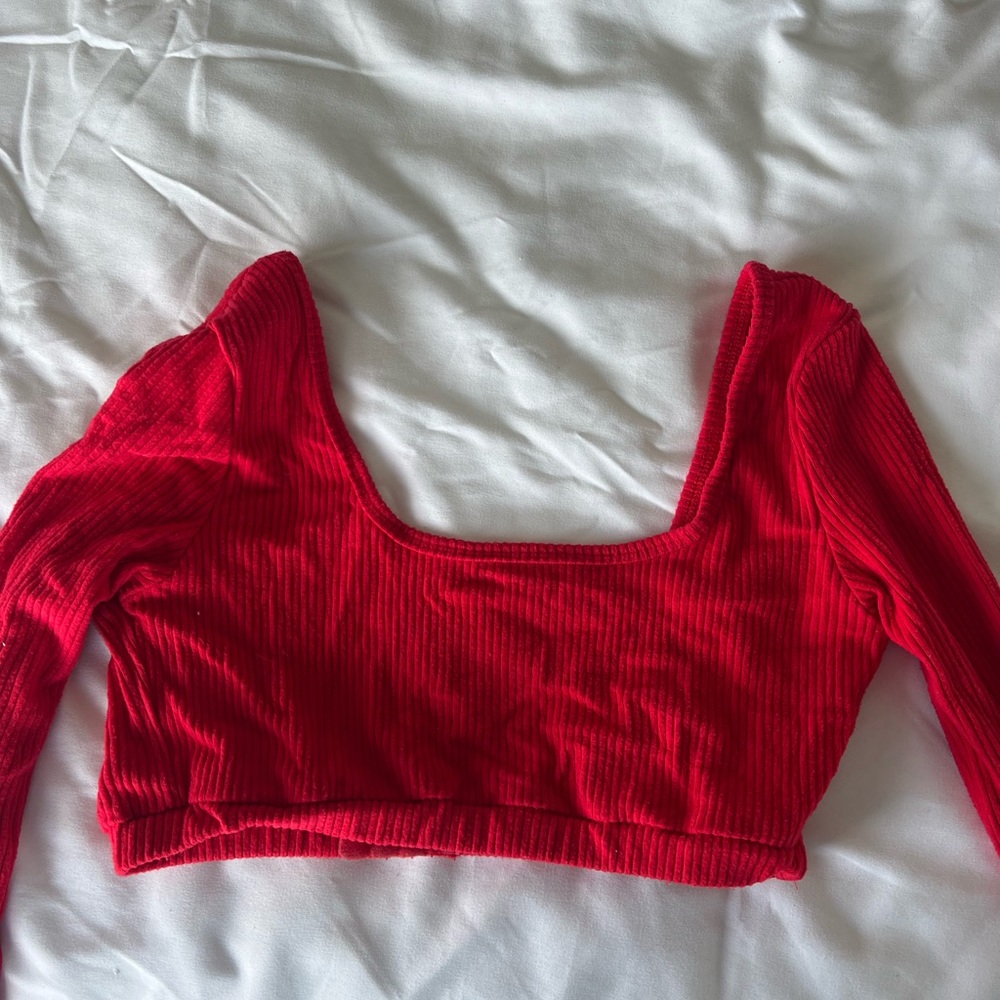 Edikted Cropped Red long sleeve
